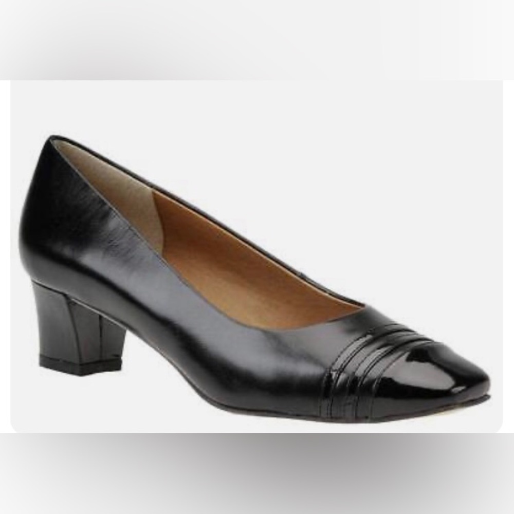 NWOT Auditions Classic Black Genuine Leather Cap Toe Patent leather Pumps
